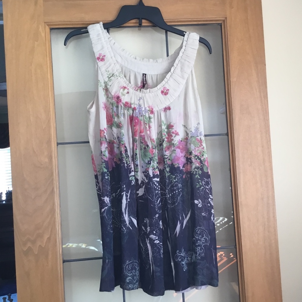 Sleeveless blouse